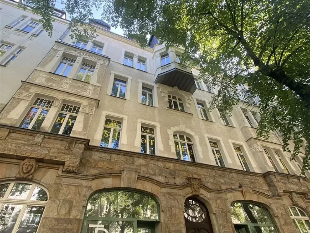 Gohlis* great 2.5-room attic apartment * parquet * bathroom with tub + shower * * elevator * fitted kitchen * built-in wardrobes