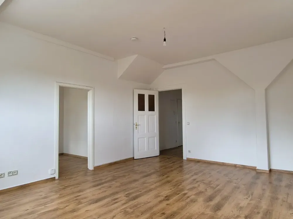 Helle 2-Zimmer-Altbauwohnung mit Balkon & Einbauküche in Pankow