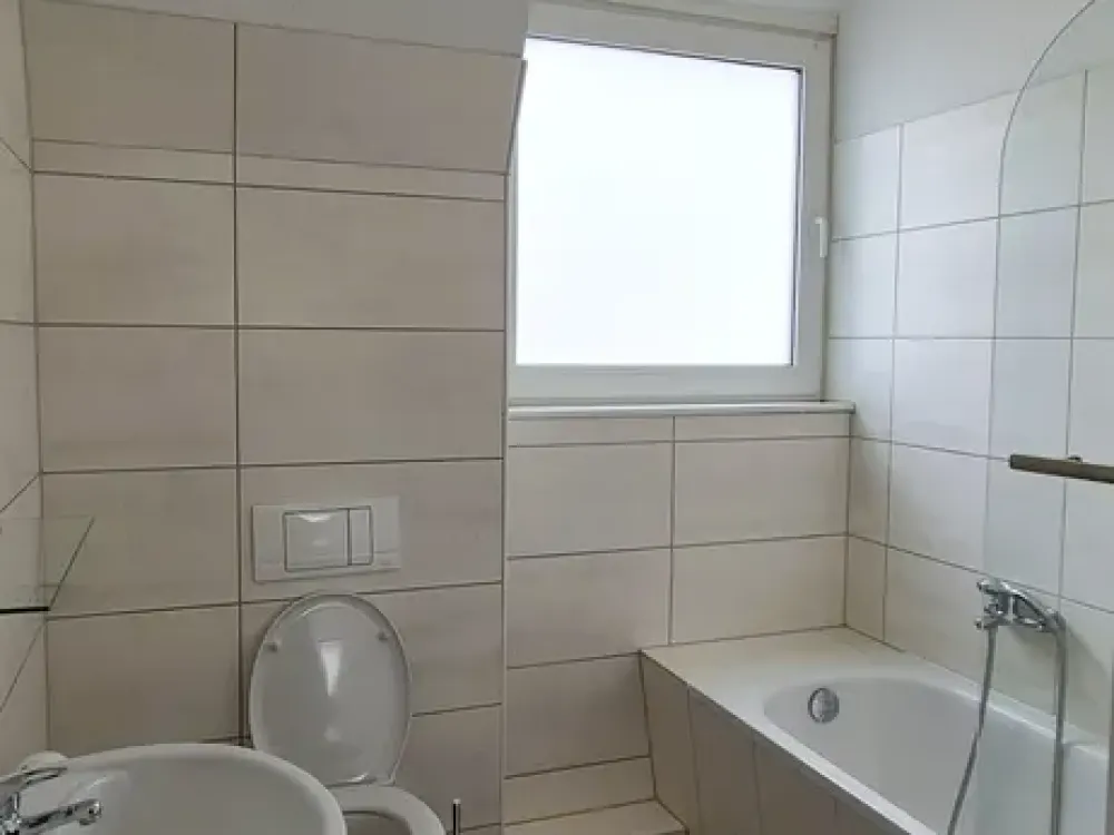 Helle 2-Zimmer-Altbauwohnung mit Balkon & Einbauküche in Pankow