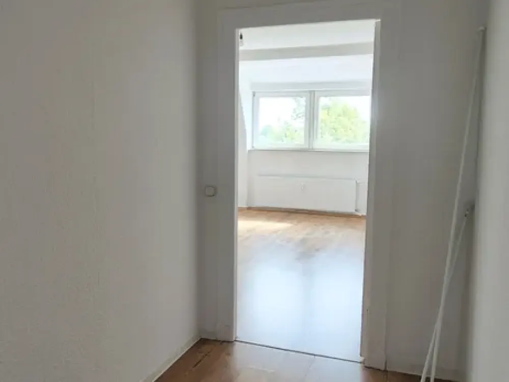 Helle 2-Zimmer-Altbauwohnung mit Balkon & Einbauküche in Pankow
