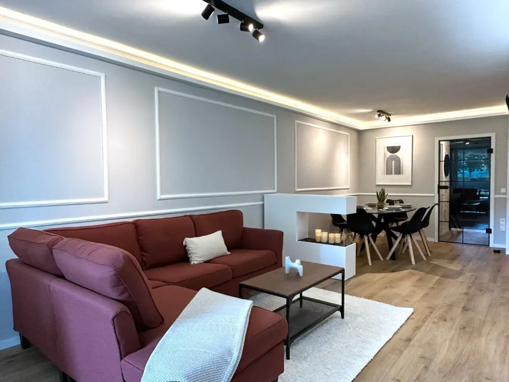 Stylishly Furnished 2-Room Apartment, Newly Renovated