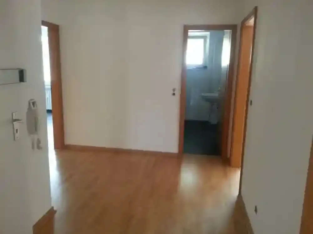 Renovierte: 2-Zi Wohnung - Am Wehrhahn, Balkon, Aufzug - Küchenübernahme möglich