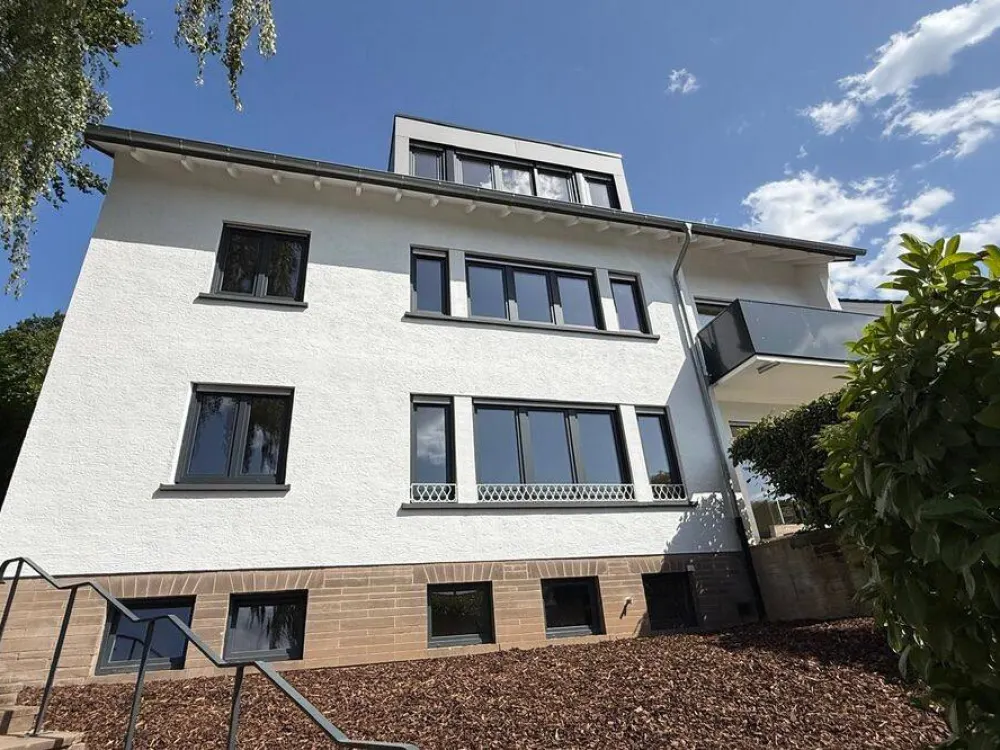 Erstbezug nach Kernsanierung! Luxus Wohnung in Bestlage von Saarbrücken mit Blick über die Stadt (ID2011348)