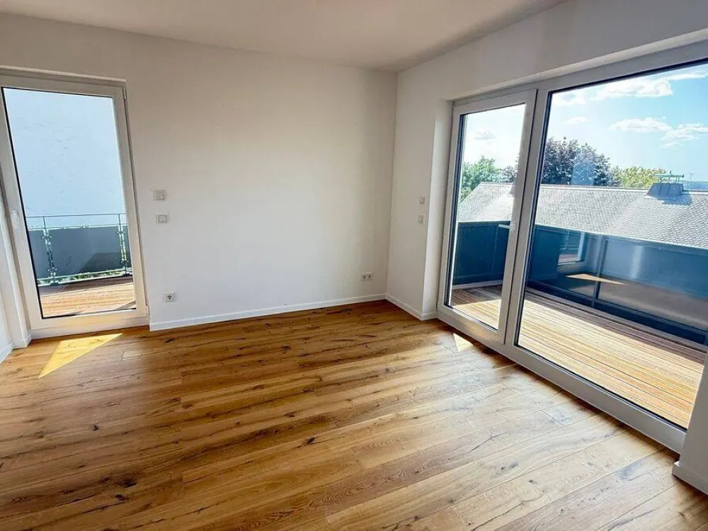 Erstbezug nach Kernsanierung! Luxus Wohnung in Bestlage von Saarbrücken mit Blick über die Stadt (ID2011348)