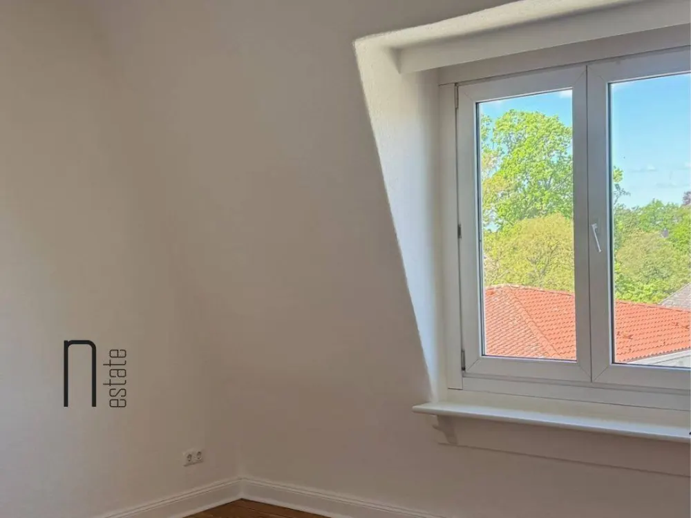 Helle 3-Zimmer-Dachgeschosswohnung mit Balkon in Hamburg-Wentorfer Straße