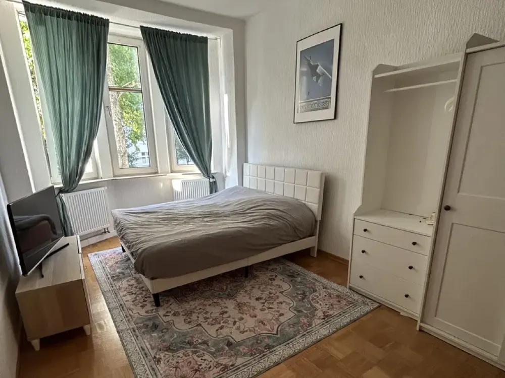 Schöne Altbauwohnung im Kreuzviertel mit Balkon