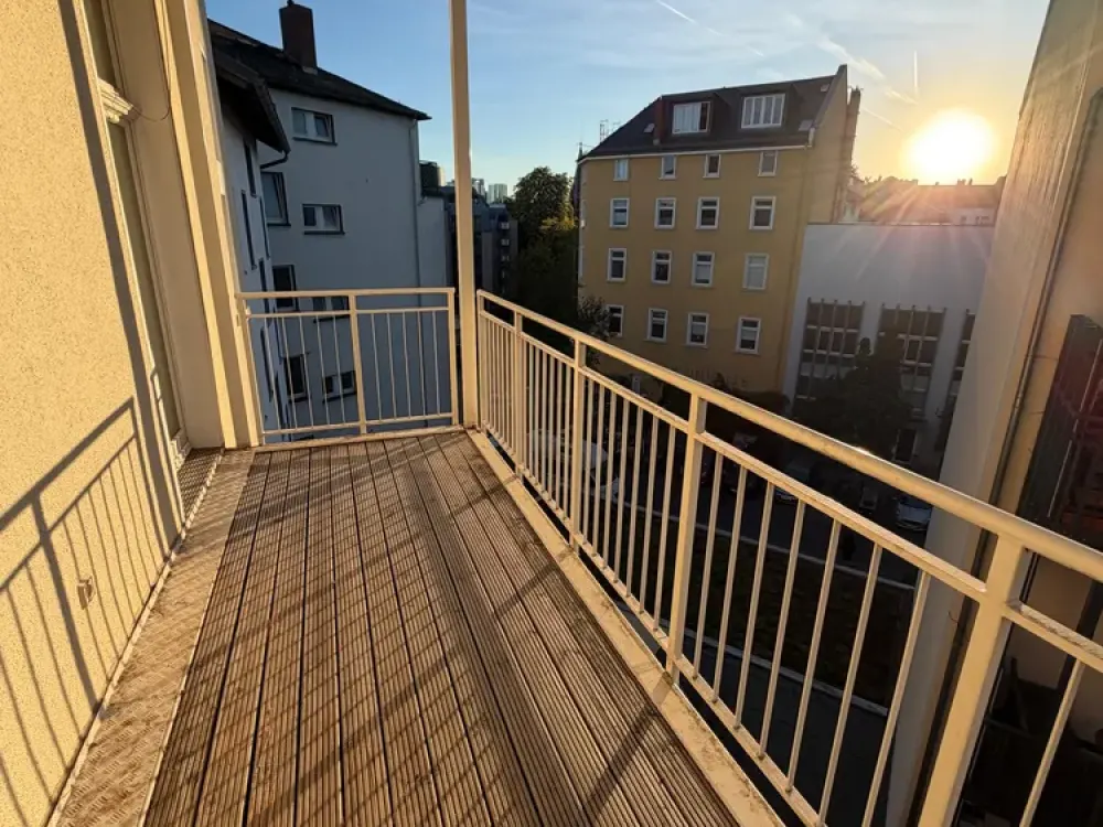 4 Zimmer im Stilaltbau auf der unteren Bergerstr / Merianplatz ! Grosser Balkon