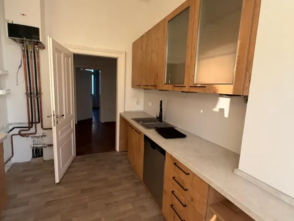 4 Zimmer im Stilaltbau auf der unteren Bergerstr / Merianplatz ! Grosser Balkon