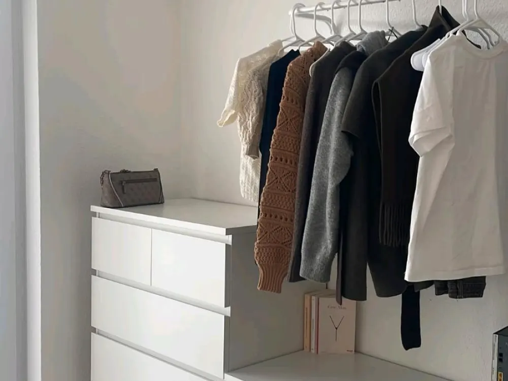 1 Zimmer in einer 2 Zimmerwohnung zur Untermiete bis Dezember.