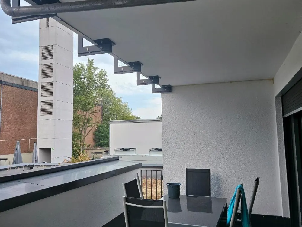 1 Zimmer in einer 2 Zimmerwohnung zur Untermiete bis Dezember.