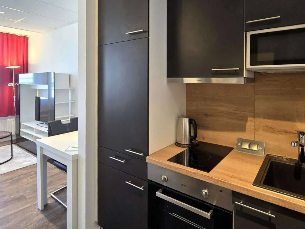 Komfortables 1-Zimmer Apartment, möbliert & komplett ausgestattet, zentral in Niederrad