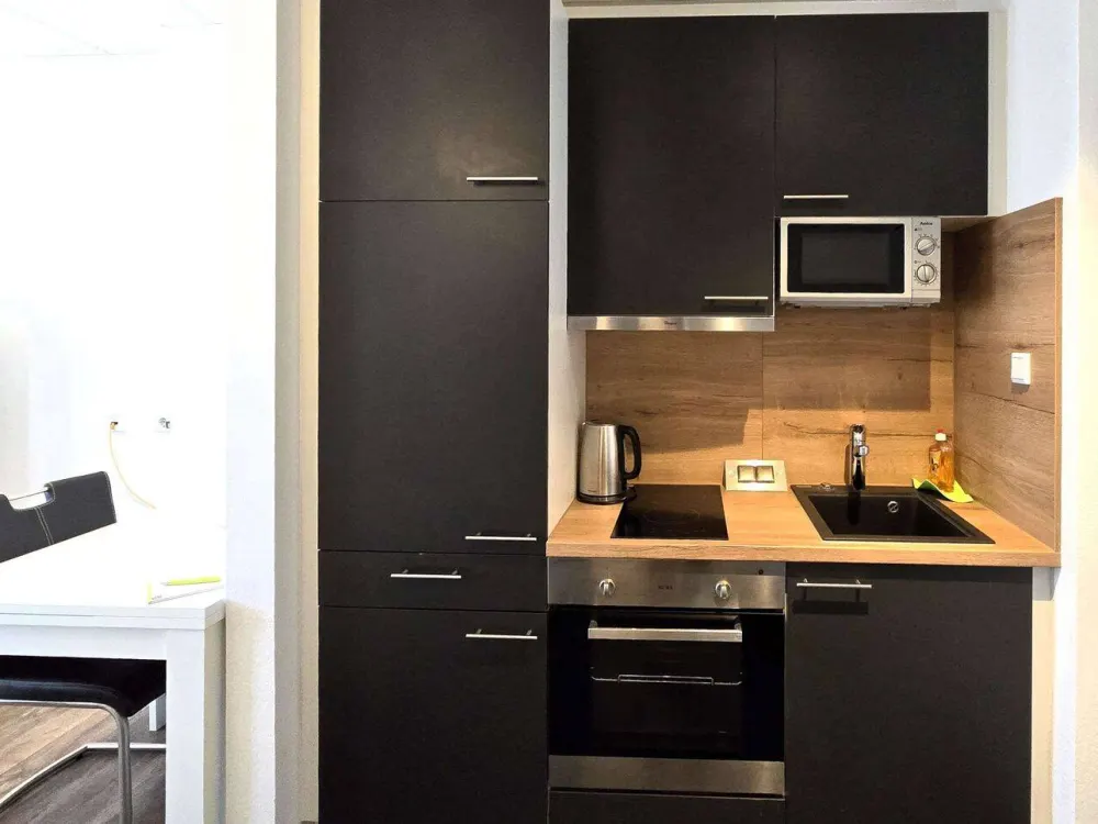 Komfortables 1-Zimmer Apartment, möbliert & komplett ausgestattet, zentral in Niederrad