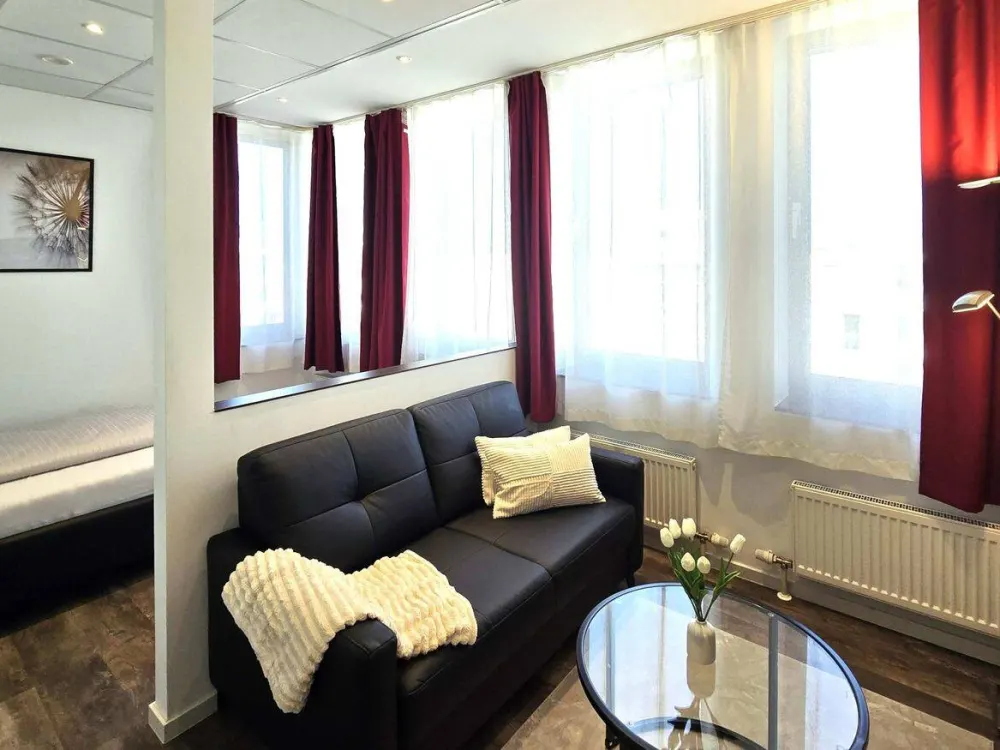 Komfortables 1-Zimmer Apartment, möbliert & komplett ausgestattet, zentral in Niederrad