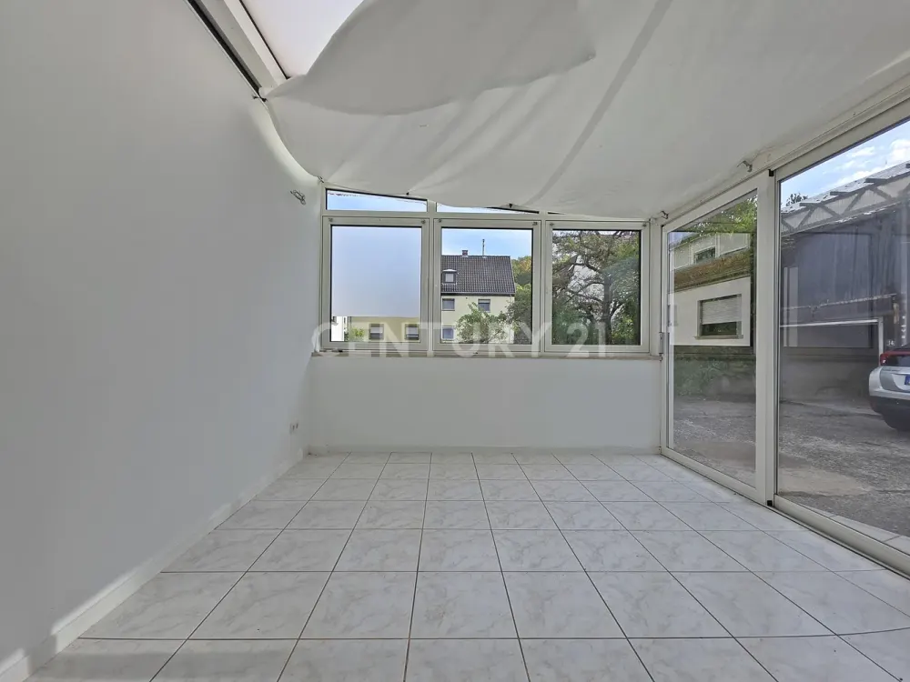 Modern Living in Dudweiler - Stylish 3-Room Apartment with Fitted Kitchen