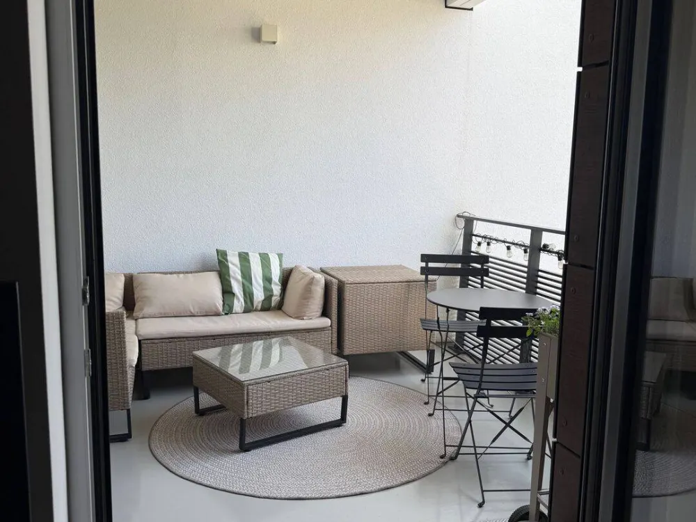 Sublease: Central, bright apartment in Neuhausen