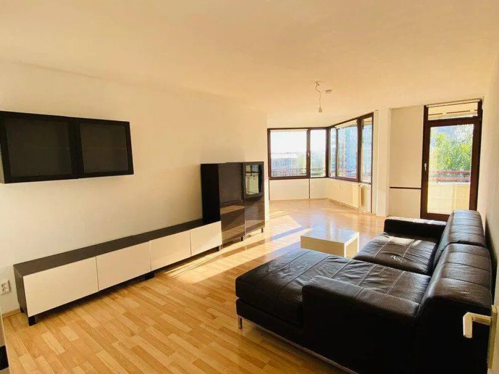 Helle 3-Zimmer-Wohnung mit verglaster Westloggia, Einbauküche & Aufzug - nahe S-Bahn