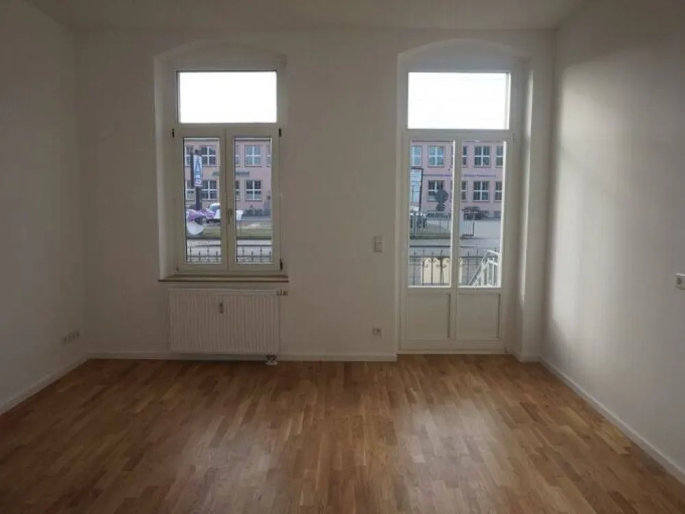 Helle Wohnung mit Gartenanteil, Parkettboden und offener Küche