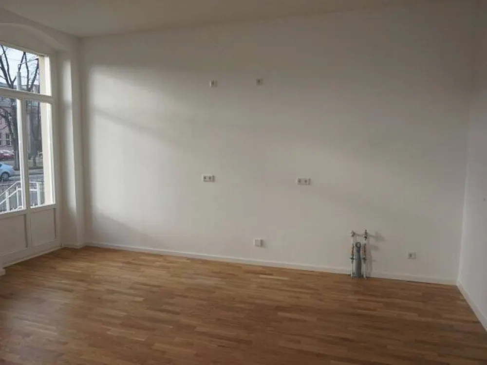 Helle Wohnung mit Gartenanteil, Parkettboden und offener Küche