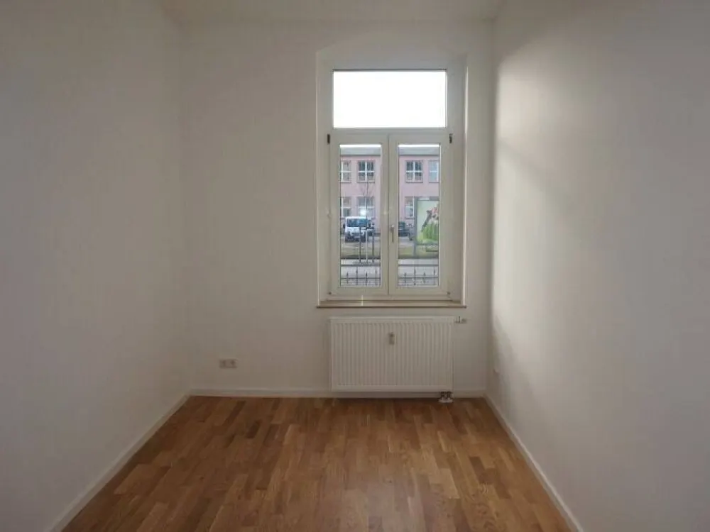 Helle Wohnung mit Gartenanteil, Parkettboden und offener Küche