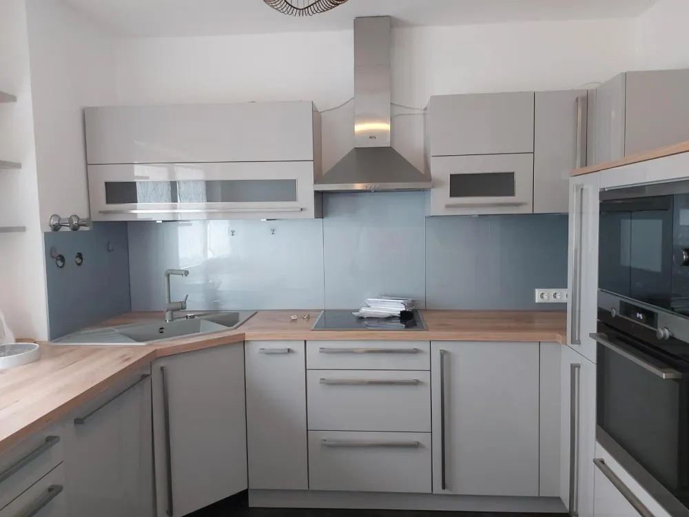 Helle 4-Zimmer-Wohnung mit Balkon, Terrasse und Gartenmitnutzung