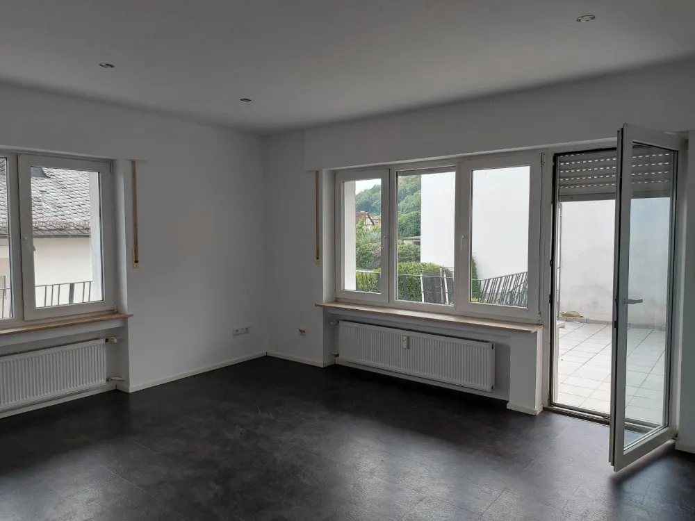Helle 4-Zimmer-Wohnung mit Balkon, Terrasse und Gartenmitnutzung