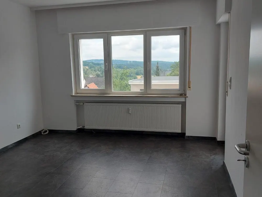 Helle 4-Zimmer-Wohnung mit Balkon, Terrasse und Gartenmitnutzung