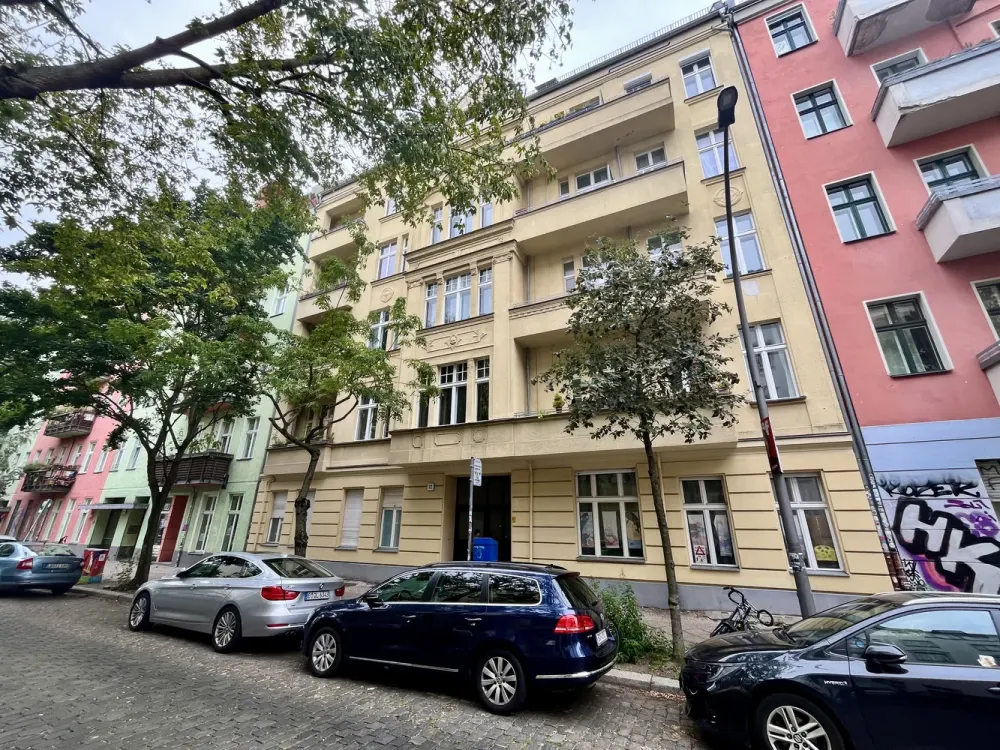 Möblierte 2-Zimmer-Wohnung mit Balkon in Friedrichshain