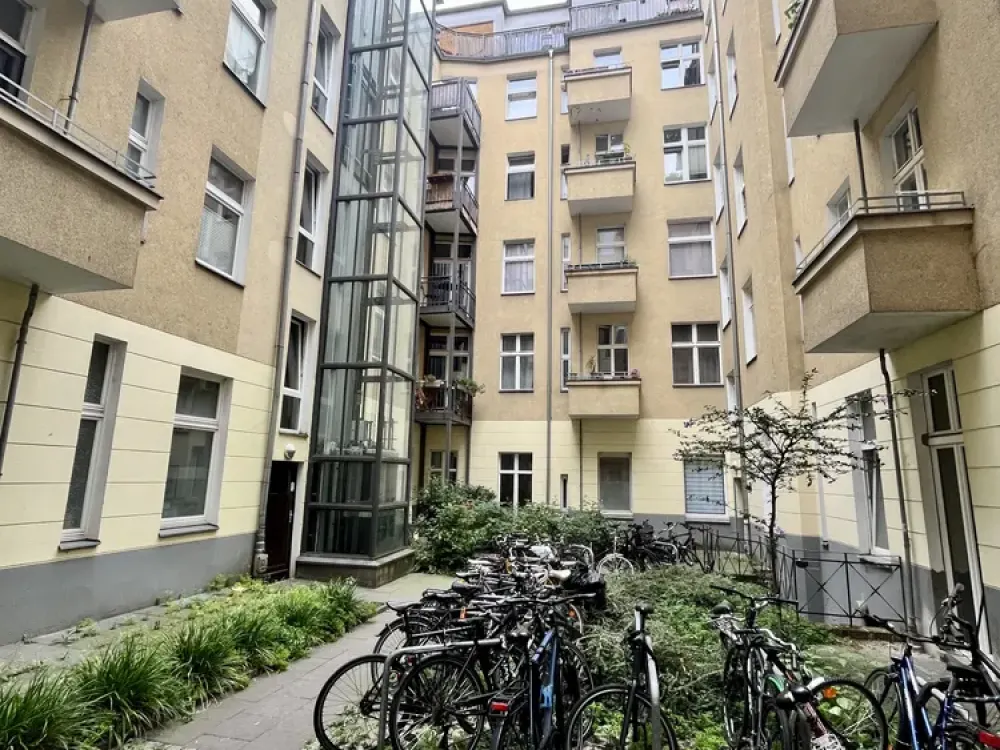 Möblierte 2-Zimmer-Wohnung mit Balkon in Friedrichshain