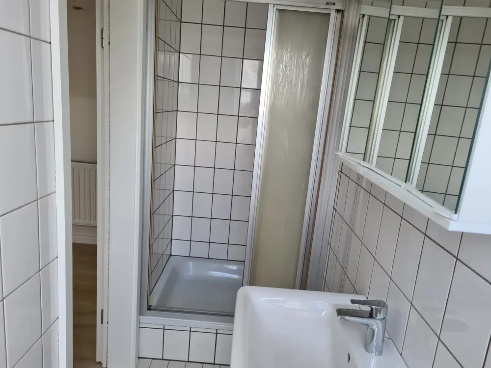 Charmante vollständig renovierte 2-Zimmer-DG-Wohnung mit EBK in Seevetal