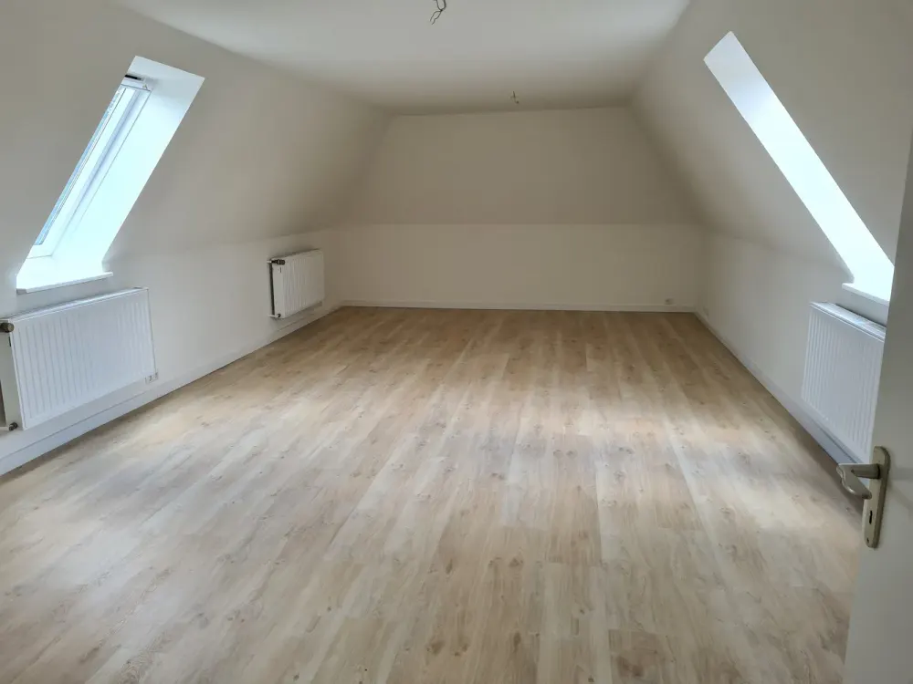 Charmante vollständig renovierte 2-Zimmer-DG-Wohnung mit EBK in Seevetal