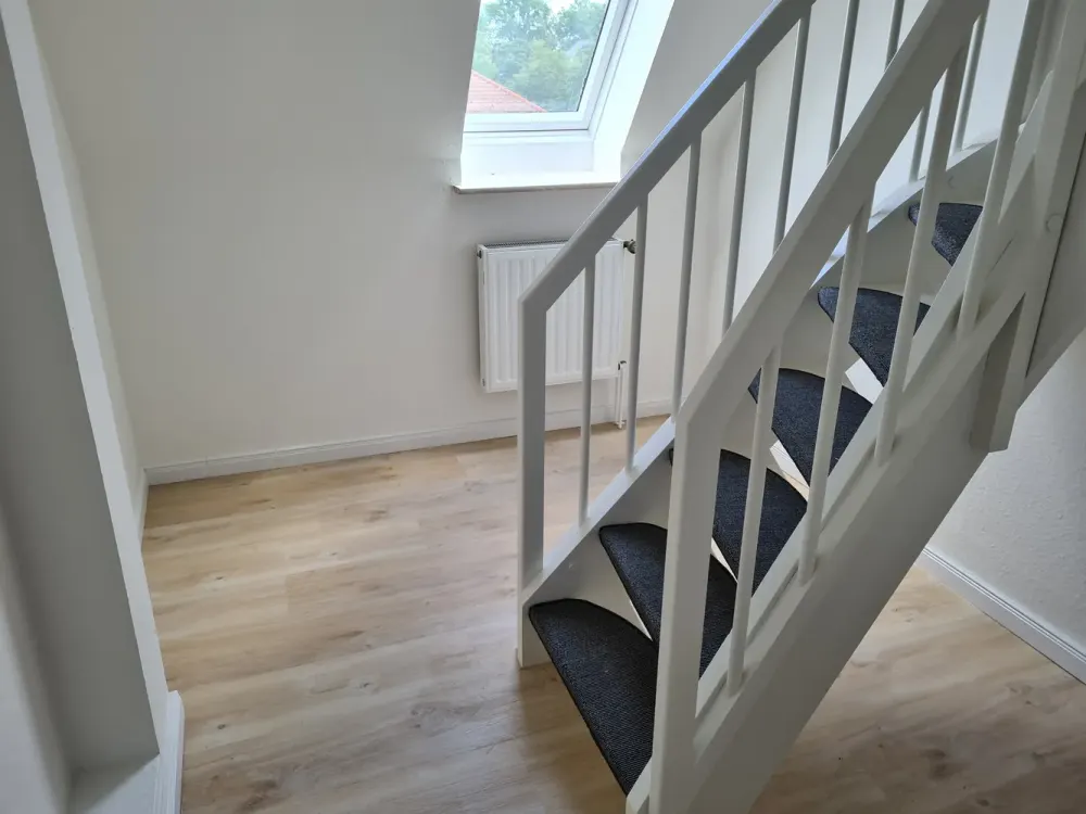 Charmante vollständig renovierte 2-Zimmer-DG-Wohnung mit EBK in Seevetal