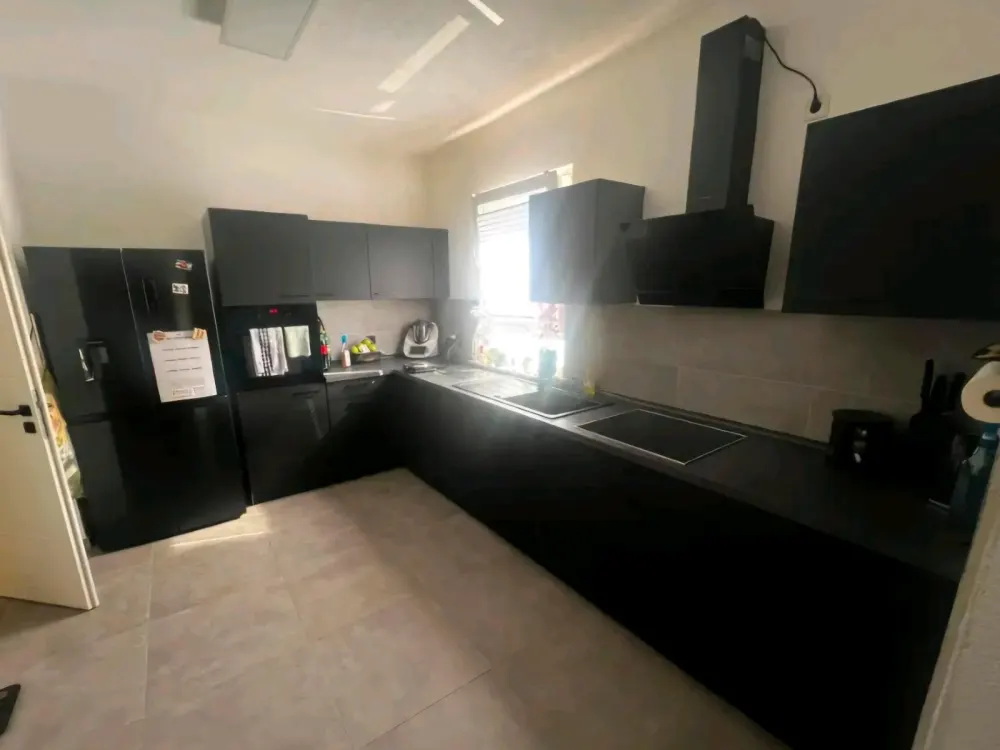 Helle 3,5 Zimmer Wohnung mit Terasse und Garten