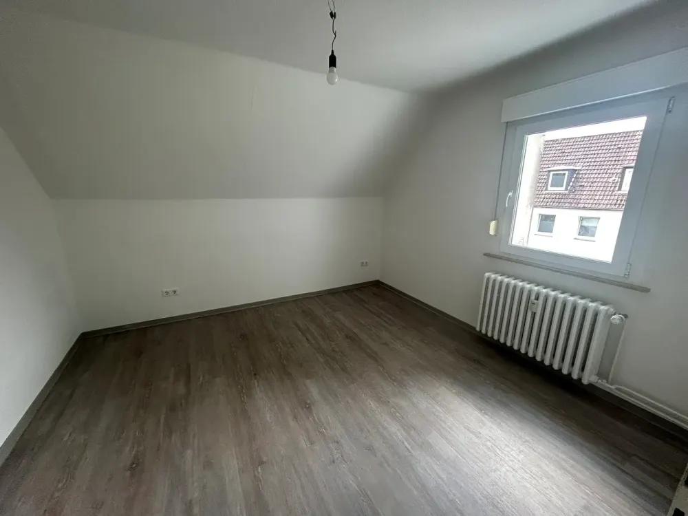 2-Zimmer-Wohnung, frisch gestrichen inkl Einbauküche
