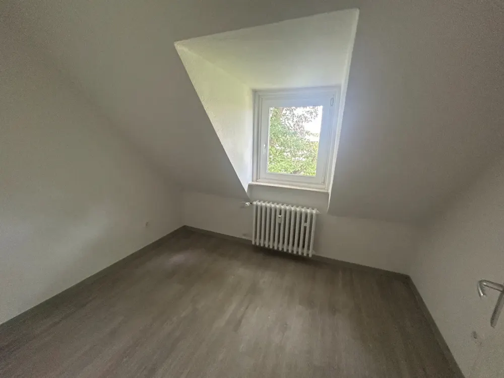 2-Zimmer-Wohnung, frisch gestrichen inkl Einbauküche