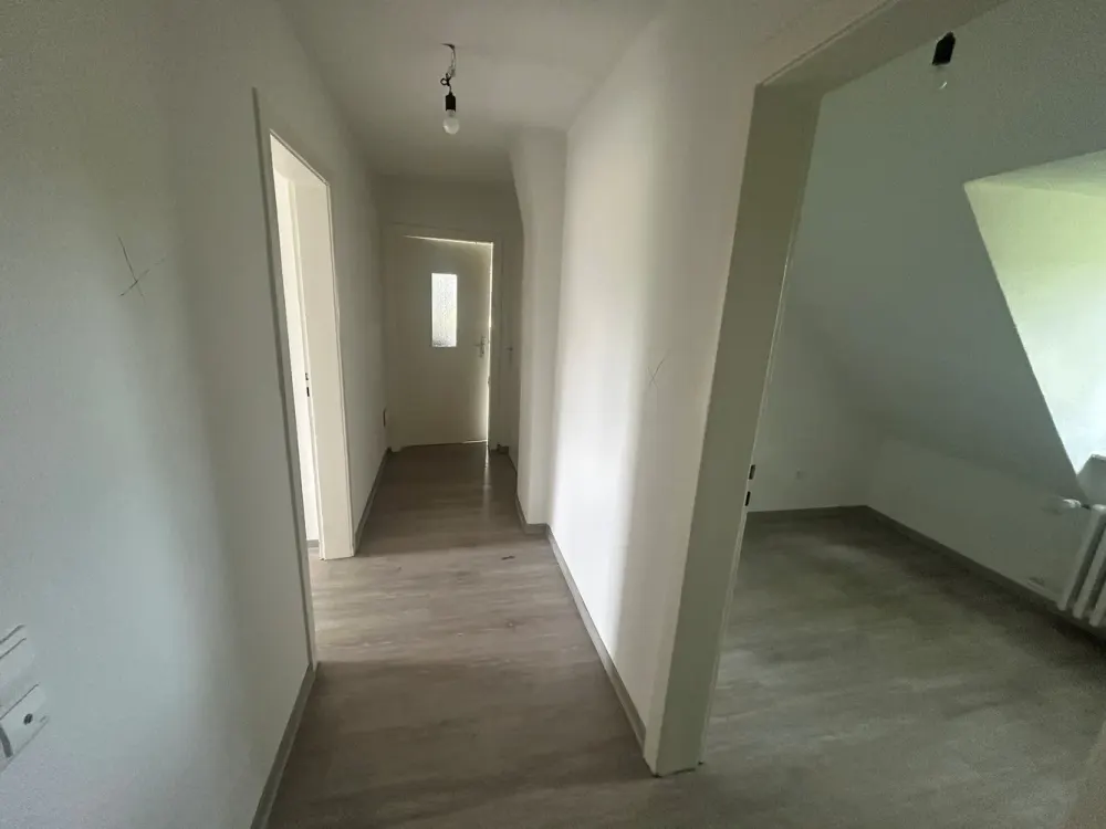 2-Zimmer-Wohnung, frisch gestrichen inkl Einbauküche