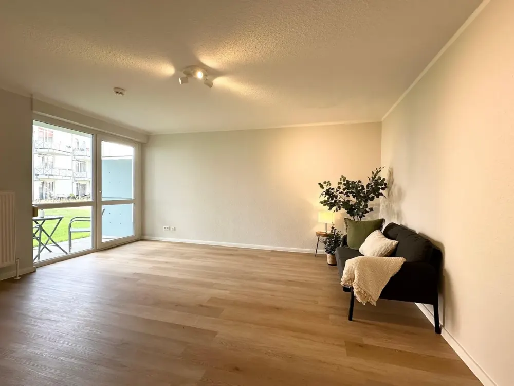 Frisch renovierte 1‑Zimmer-Wohnung mit Einbauküche und ruhiger Innenhofterrasse