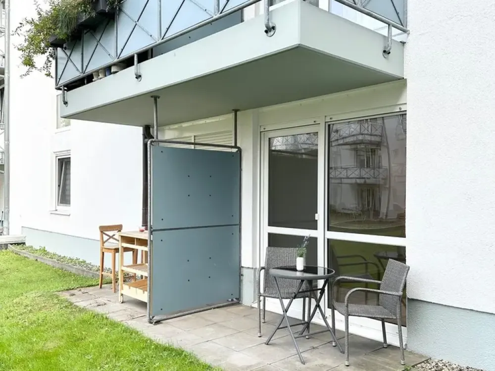 Frisch renovierte 1‑Zimmer-Wohnung mit Einbauküche und ruhiger Innenhofterrasse