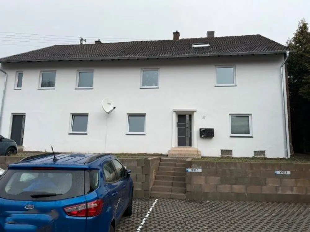 Schöne renovierte 2-ZKB-Dachgeschosswohnung