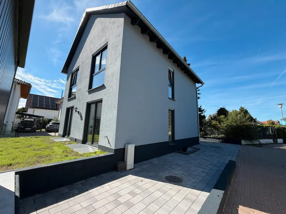 Erstbezug: 2-Zimmer-Souterrainwohnung mit 45 m² Wohnfläche