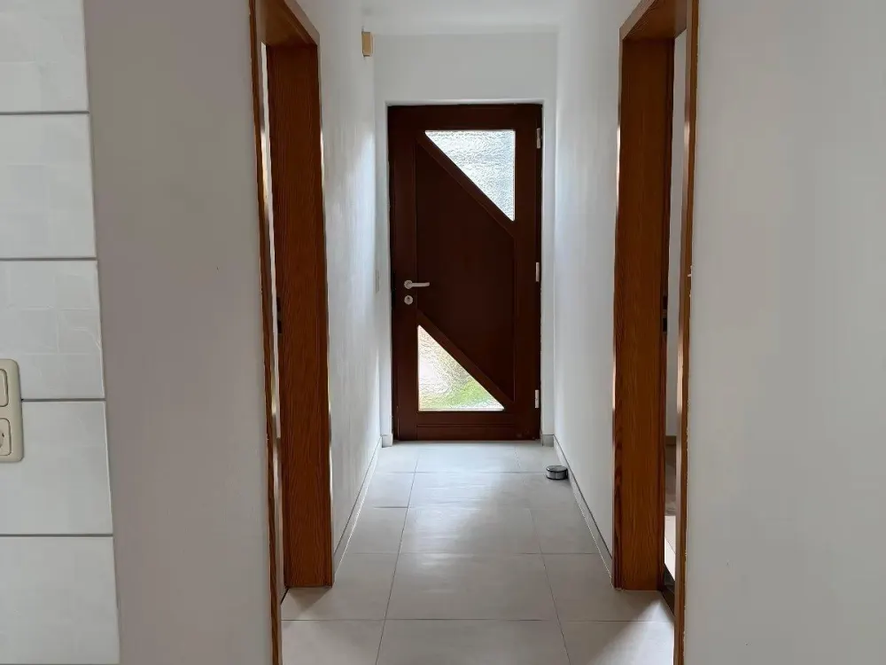 Frisch sanierte Wohnung: offene Küche, Terrasse & gute Anbindung