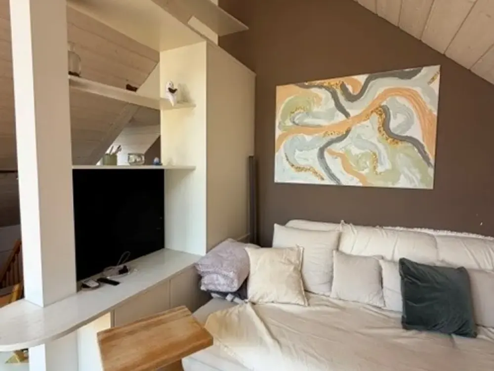 Wunderschöne drei Zimmer Dachgeschosswohnung mit Einbauküche und Blick auf Günding