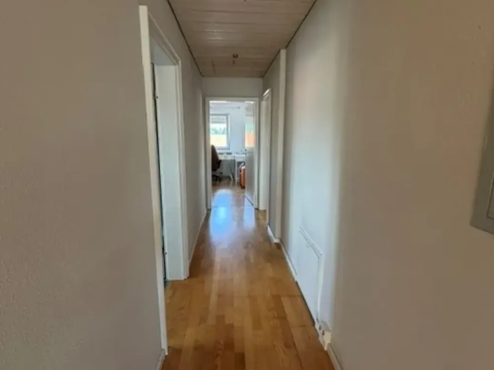 Wunderschöne drei Zimmer Dachgeschosswohnung mit Einbauküche und Blick auf Günding