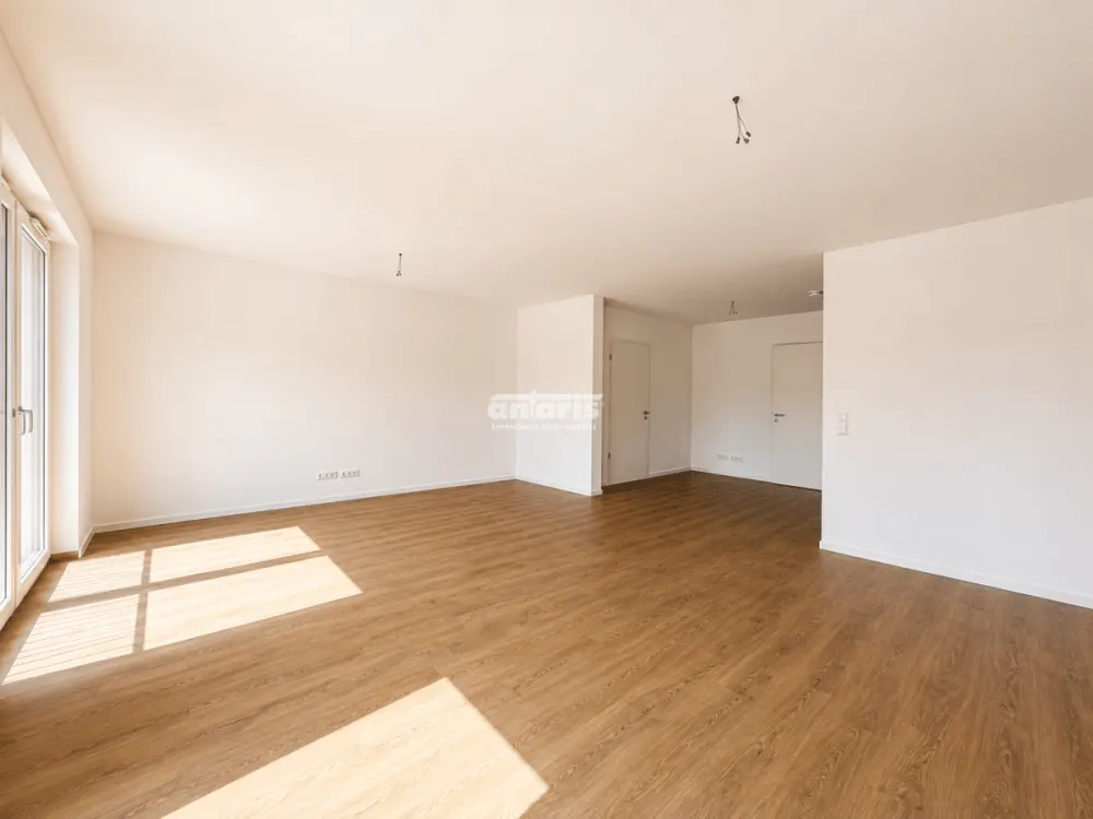 شركة antaris Immobilien GmbH ** Steigereck - شقة فسيحة من 4 غرف في أول سكن **