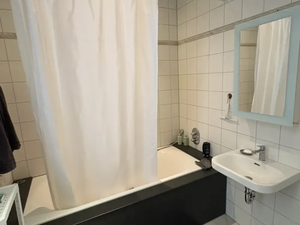3-Zimmer-Wohnung mit Balkon in Charlottenburg (vollmöbliert)