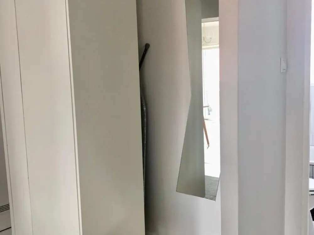 Sonnige, möblierte 2-Zimmer-Wohnung, großer Balkon, 2 Stellplätze