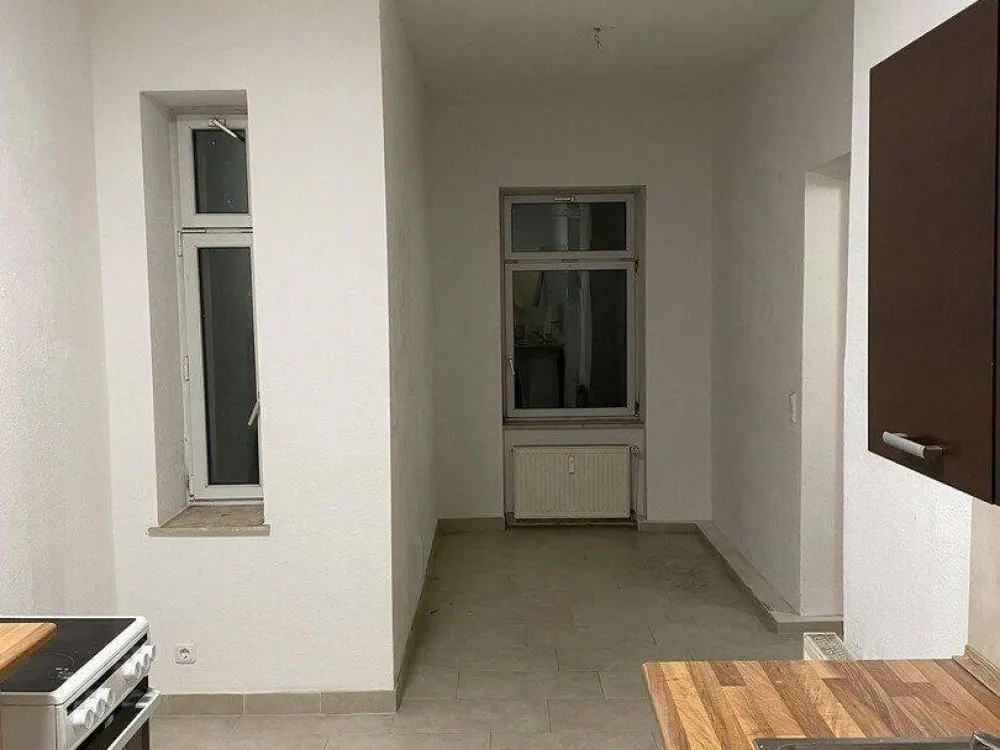 Bright 2-room apartment with fitted kitchen and loggia