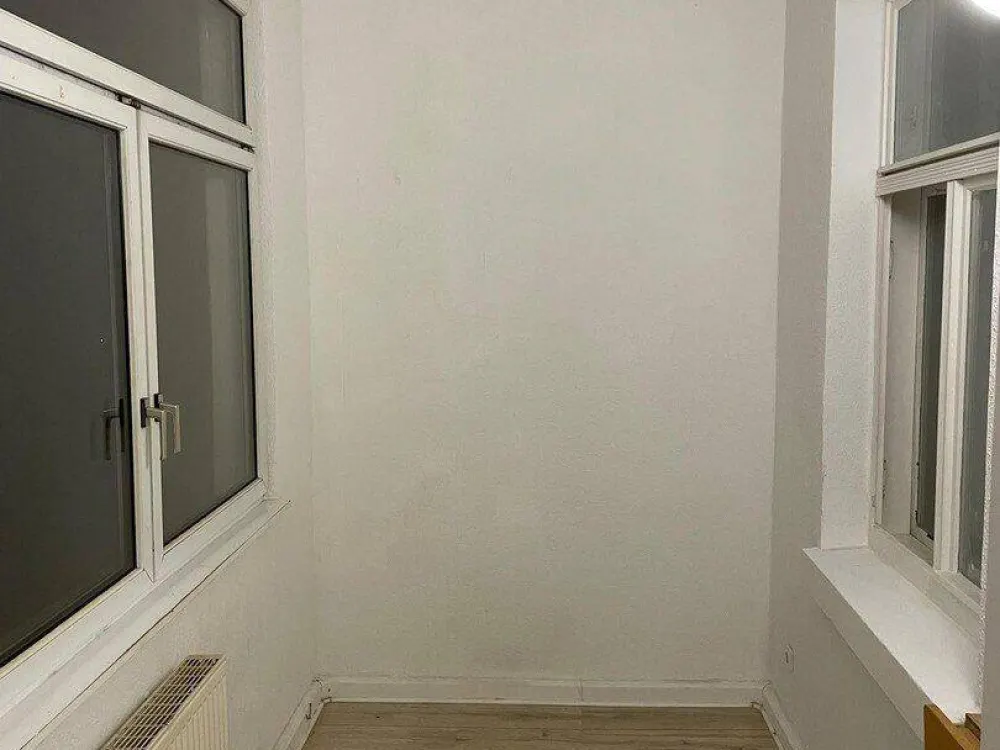 Bright 2-room apartment with fitted kitchen and loggia