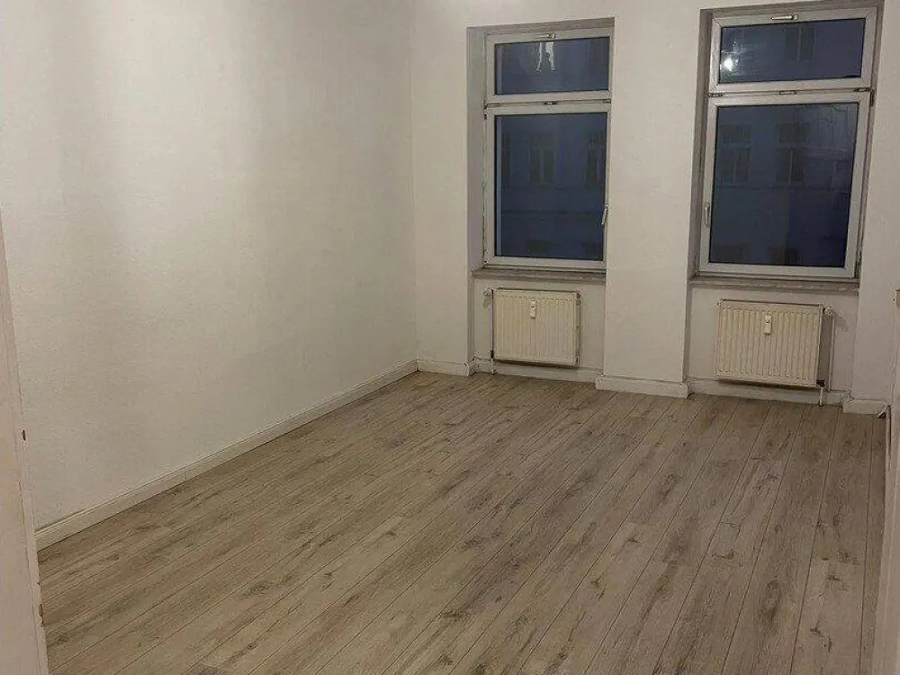 Bright 2-room apartment with fitted kitchen and loggia