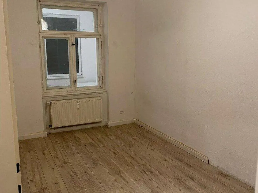 Bright 2-room apartment with fitted kitchen and loggia
