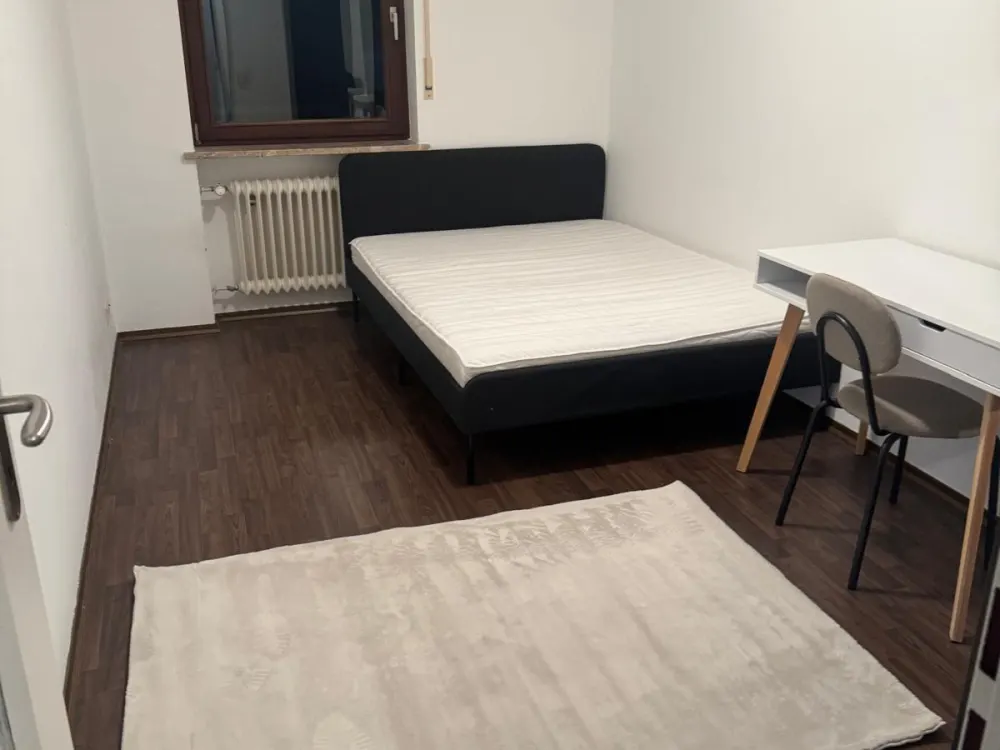 Helles WG-Zimmer in gepflegtem Haus, Olching, top Lage!